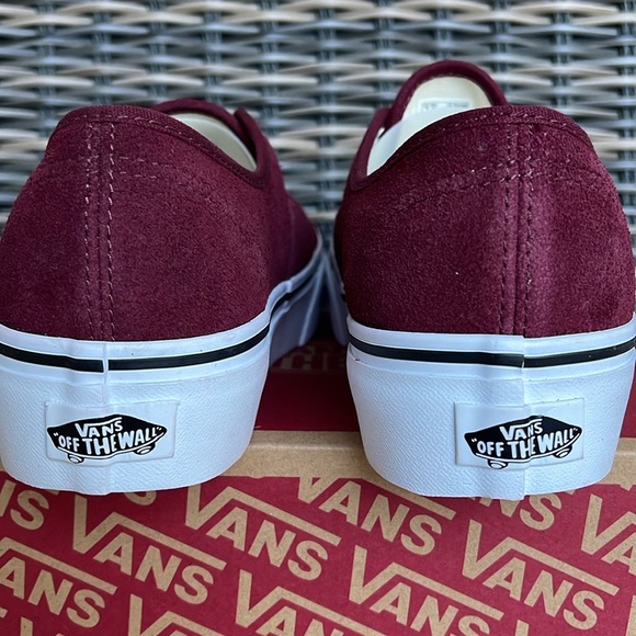 Vans WMNS Authentic Platfor
(Suede) Port Royale/True
VN0ARAVRJNR Platforms - Picture 4 of 16